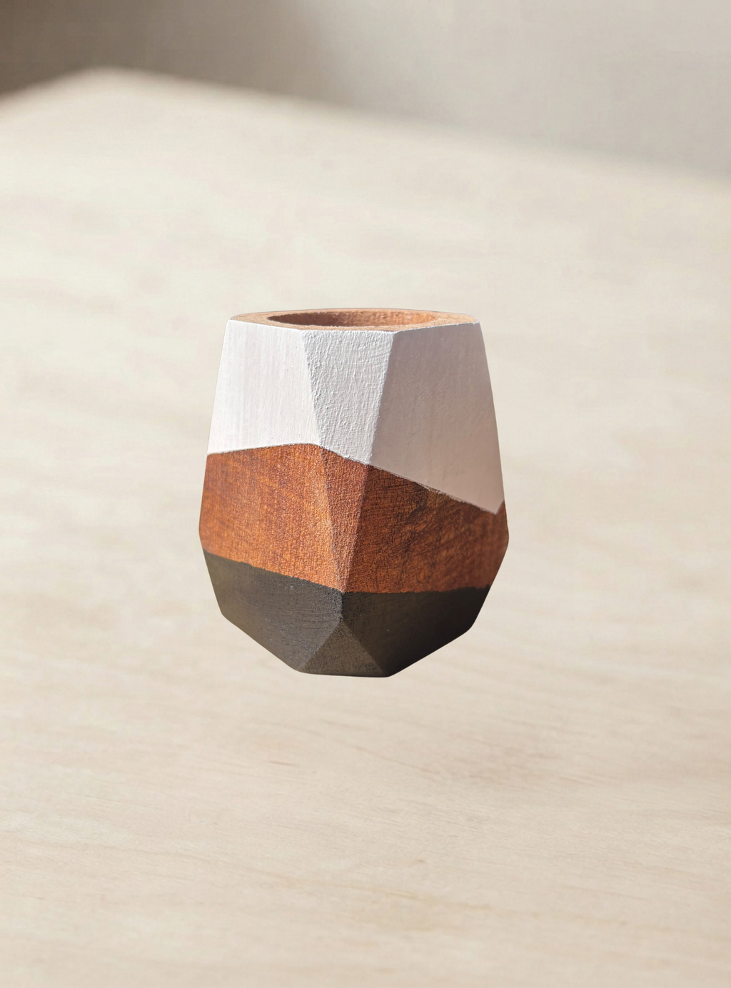 Mate de algarrobo hexagonal pintado a mano